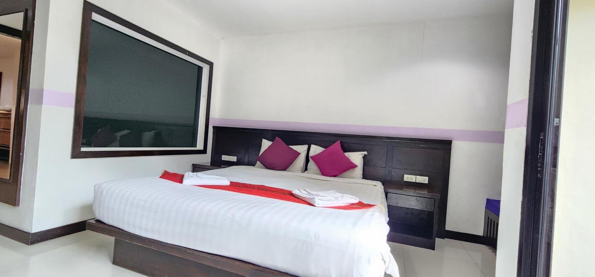 D C Patong Hotell Eksteriør bilde
