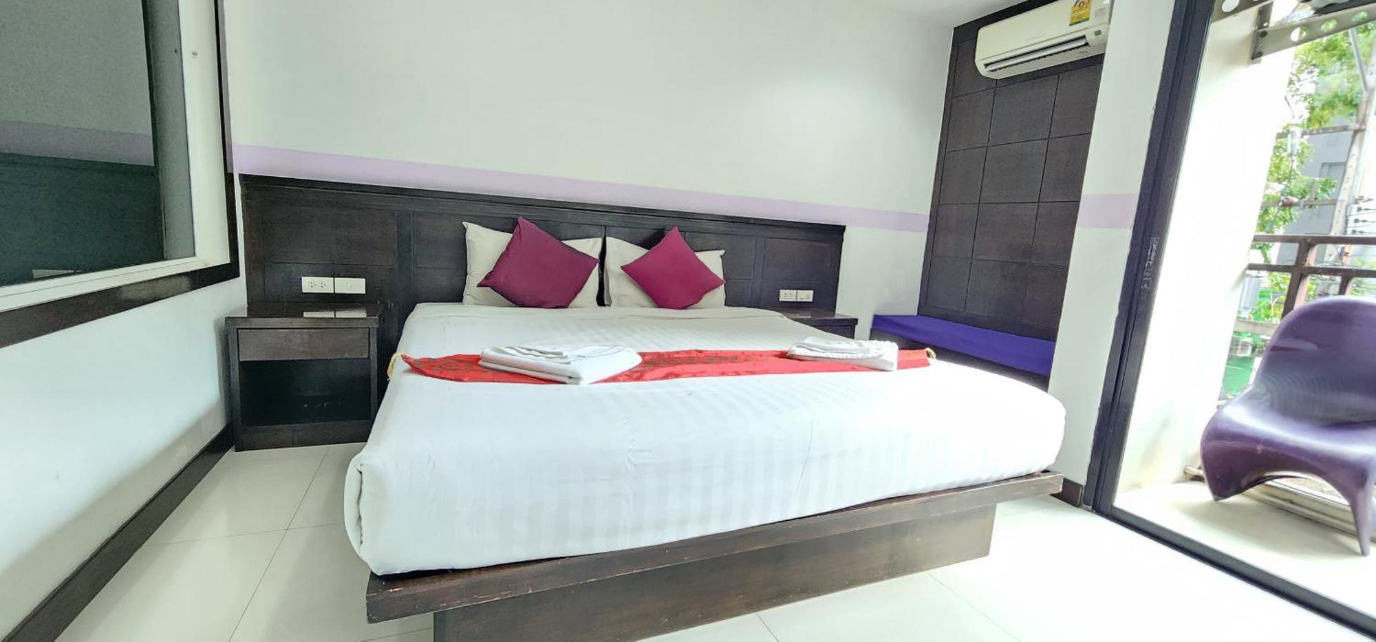 D C Patong Hotell Eksteriør bilde