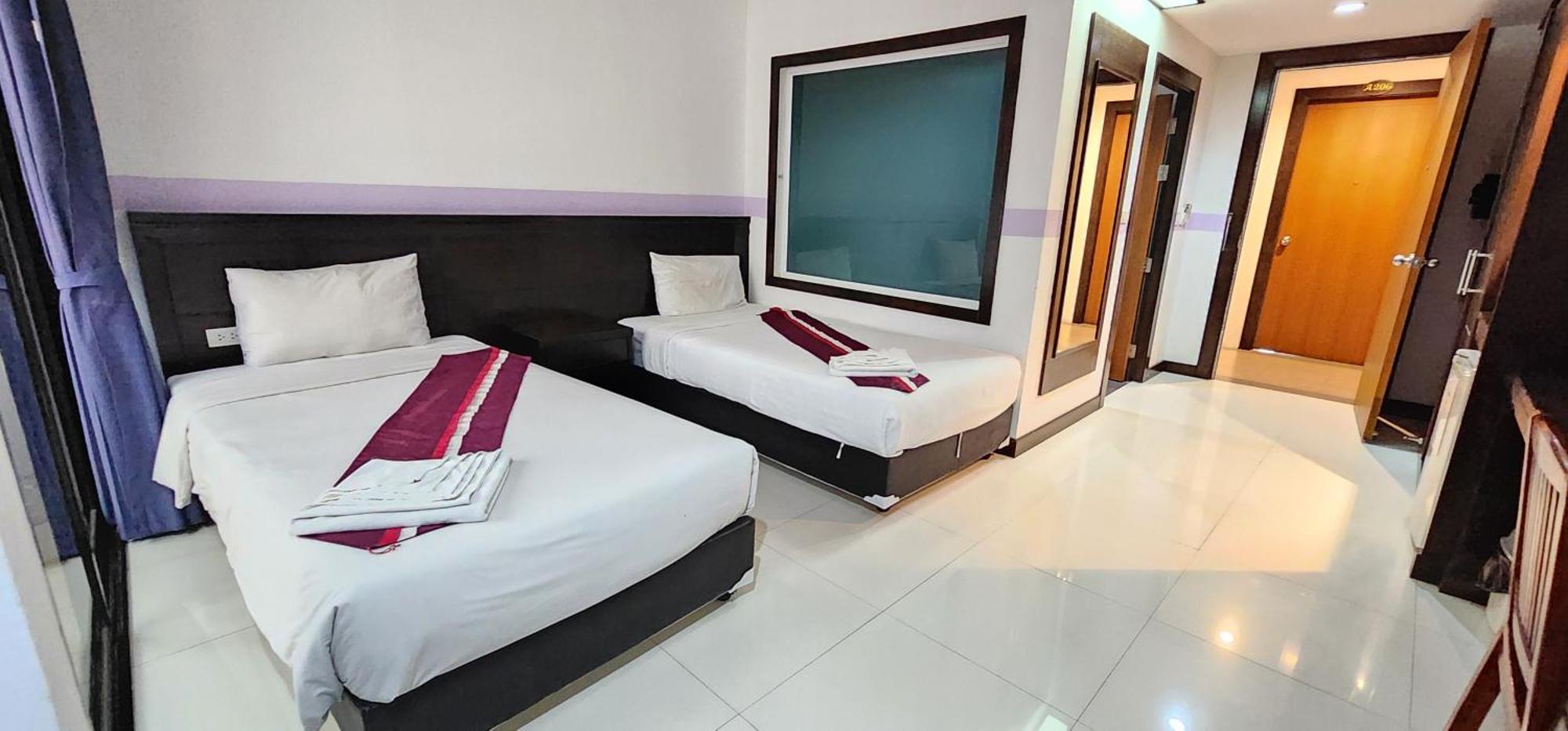 D C Patong Hotell Eksteriør bilde