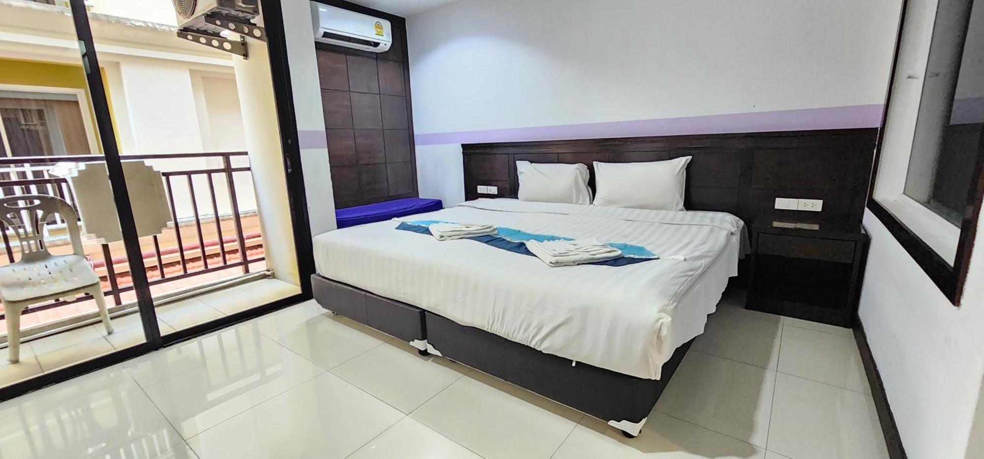 D C Patong Hotell Eksteriør bilde